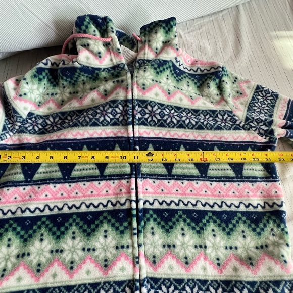One piece Pajamas Size Small - Picture 5 of 10